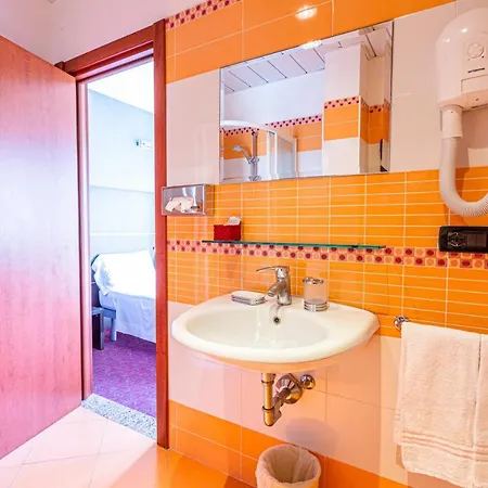 מלון דירות & 3*