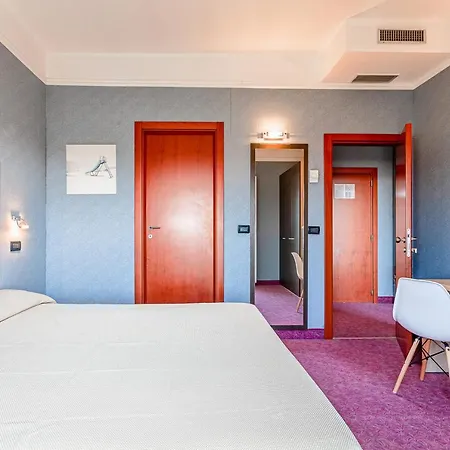 & מלון דירות 3*