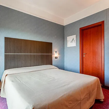 & מלון דירות