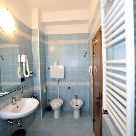 & מלון דירות