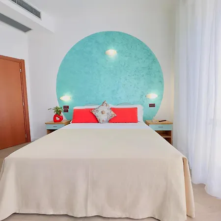 & מלון דירות