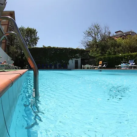 מלון דירות & 3*