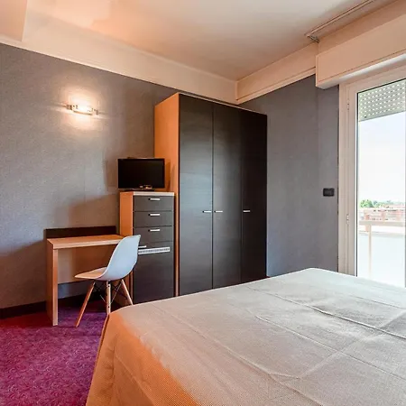 Aparthotel & 3*