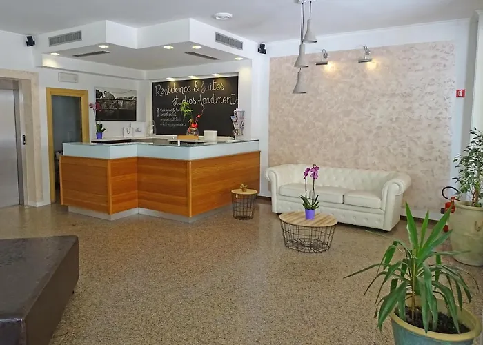 & Aparthotel 3*