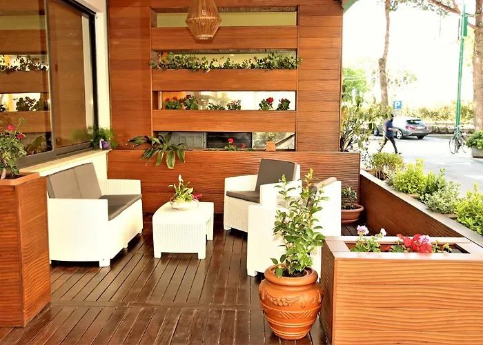 Aparthotel & 3*