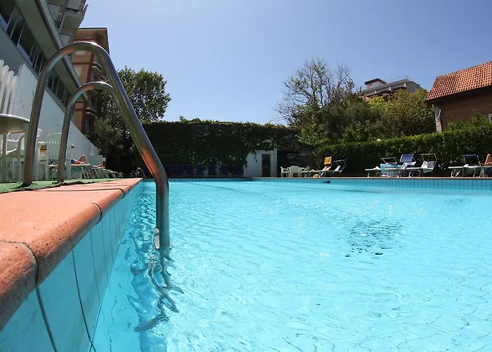 Aparthotel & 3*